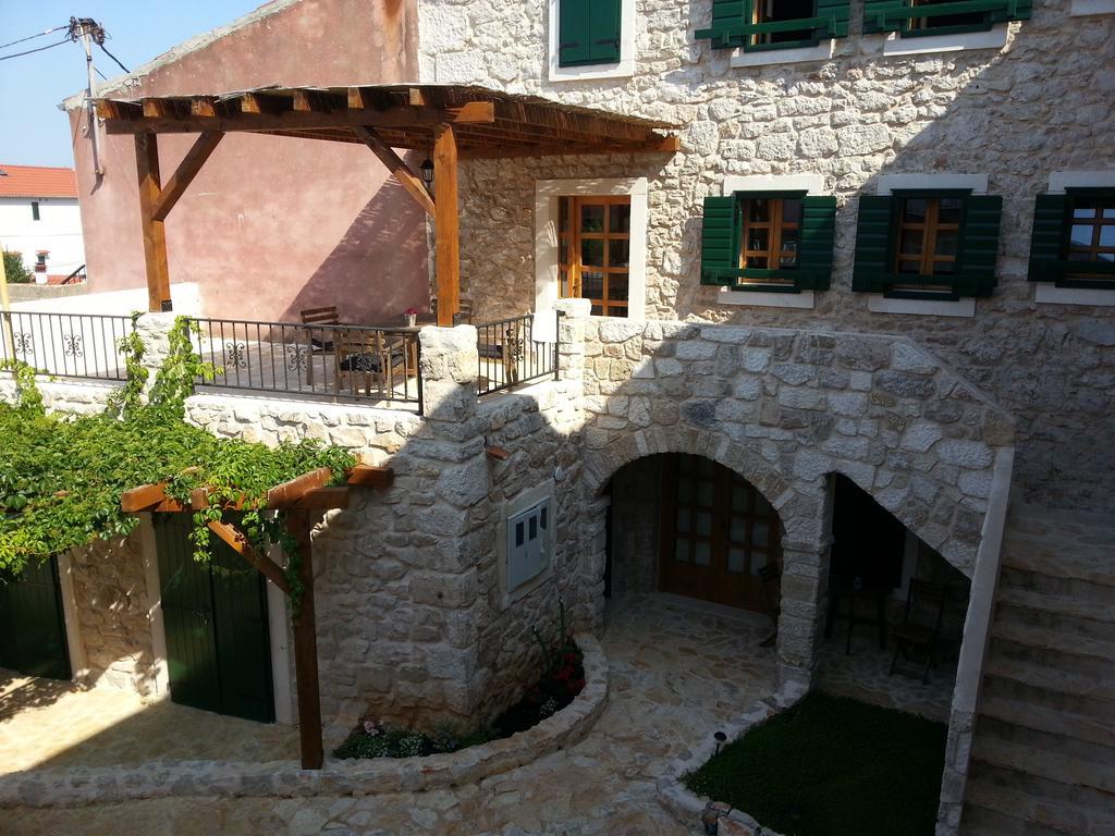 Dvori Svetog Mihaela Apartment ชิเบนิก ห้อง รูปภาพ