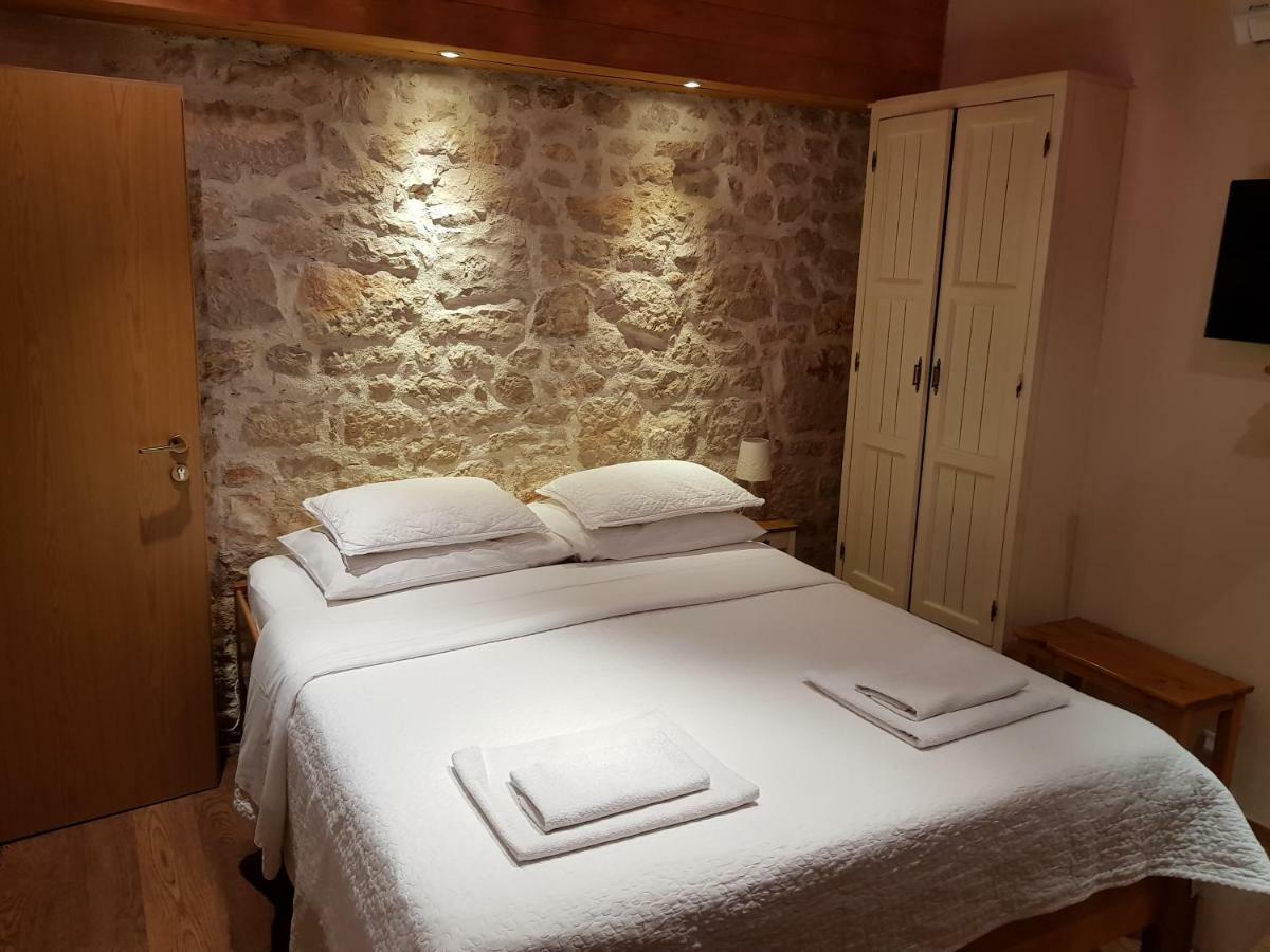 Dvori Svetog Mihaela Apartment ชิเบนิก ภายนอก รูปภาพ