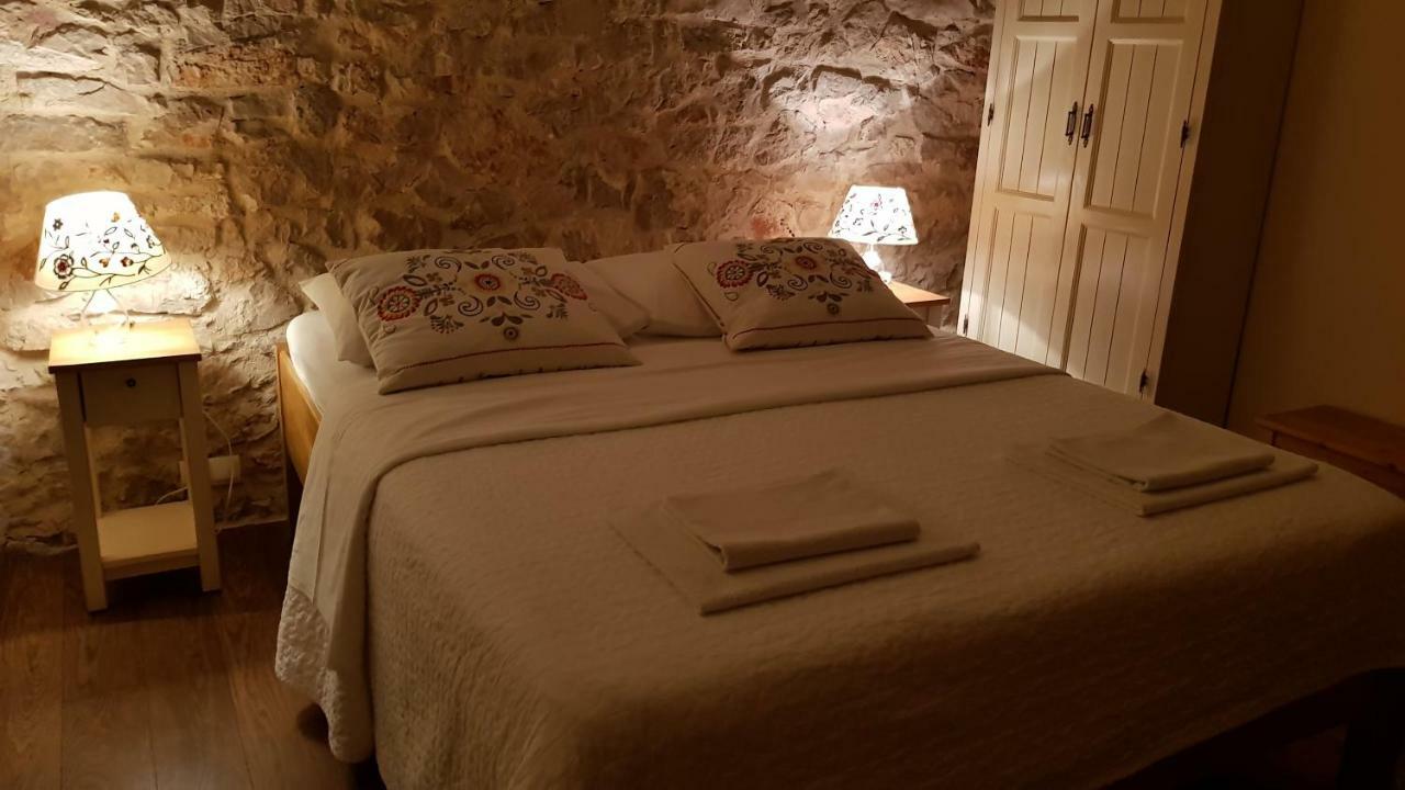 Dvori Svetog Mihaela Apartment ชิเบนิก ภายนอก รูปภาพ