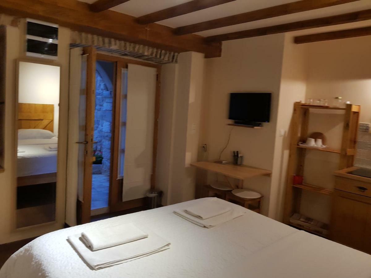 Dvori Svetog Mihaela Apartment ชิเบนิก ภายนอก รูปภาพ