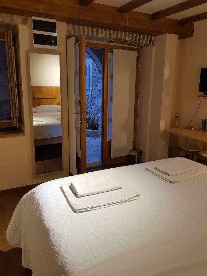 Dvori Svetog Mihaela Apartment ชิเบนิก ภายนอก รูปภาพ
