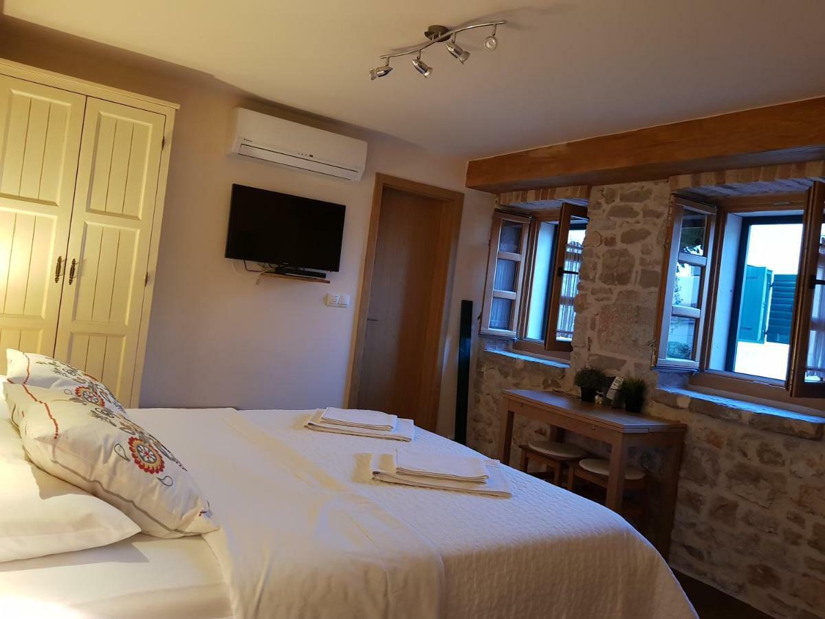 Dvori Svetog Mihaela Apartment ชิเบนิก ภายนอก รูปภาพ